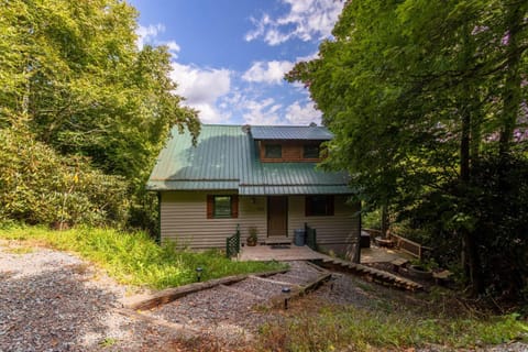 Parkway Hideout House in Watauga