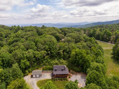 Rhododendron Rendezvous House in Watauga