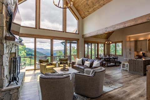 Livin' Lodge at Eagles Nest House in Watauga