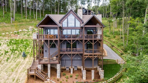 Livin' Lodge at Eagles Nest House in Watauga