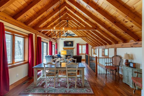 White Oak Cabin House in Brushy Fork