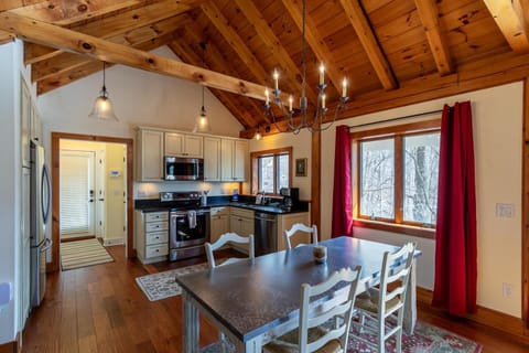 White Oak Cabin House in Brushy Fork