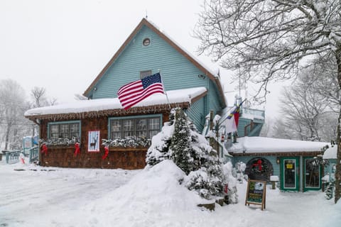 Vista 360 House in Beech Mountain