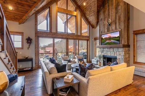 Price Peak at Eagles Nest House in Watauga