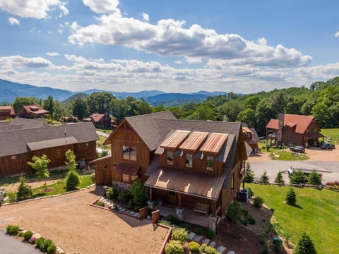 Price Peak at Eagles Nest House in Watauga