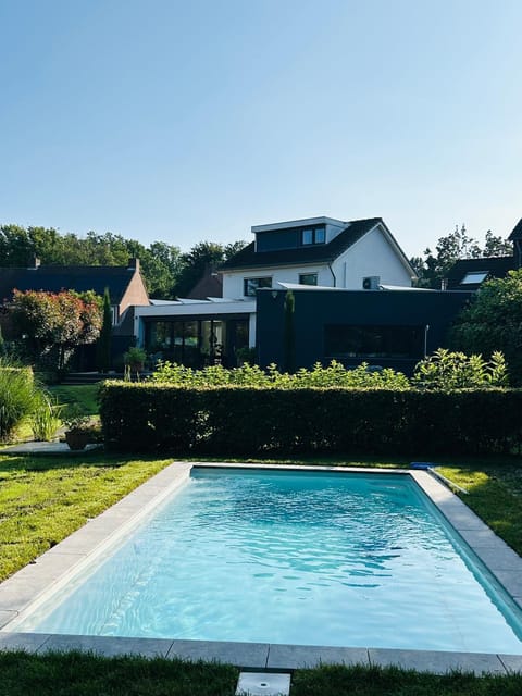 Property building, Day, Garden, Garden view, Pool view, Swimming pool