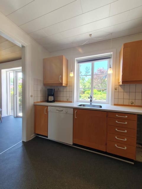 Coffee/tea facilities, Kitchen or kitchenette, dishwasher