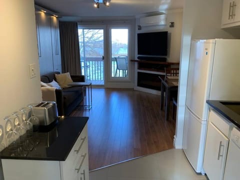 Condo du lac Memphrémagog Apartment in Magog