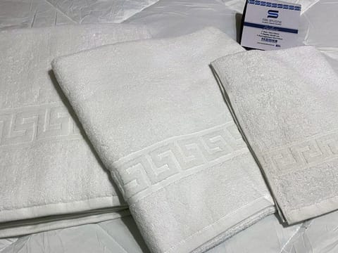 Bedroom, towels