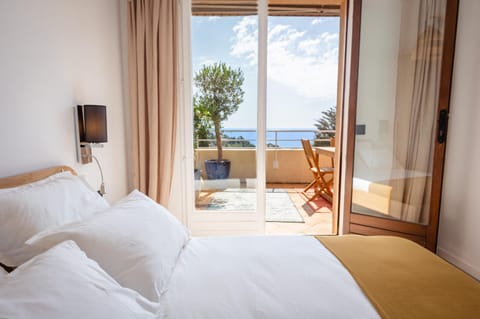 Bed, Natural landscape, View (from property/room), Balcony/Terrace, Photo of the whole room, Bedroom, Sea view