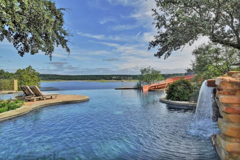 Spicewood Luxury House in Lake Travis