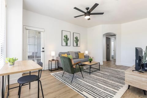 2BR CozySuites at Kierland Commons with pool #10 Apartment in Kierland