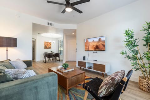CozySuites at Kierland Commons with pool #16 Apartamento in Kierland