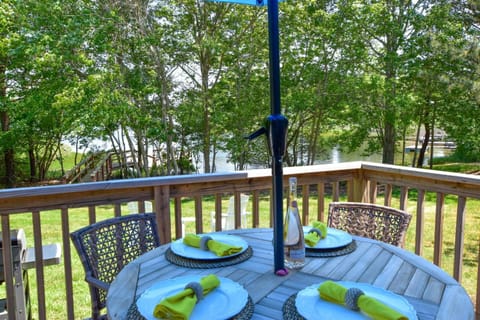 Waterfront Private Dock Peaceful Retreat House in West Dennis