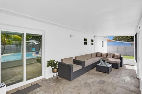 Yehudas Tropical Villa With Heated Infinity Pool Villa in Hollywood