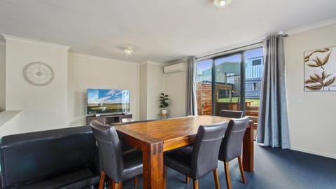 Surf Court Bliss House in Lakes Entrance