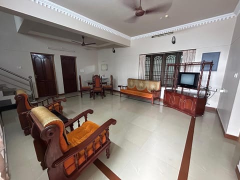 Communal lounge/ TV room, Living room, Seating area, Dining area, Evening entertainment