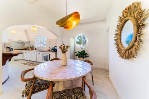 Dining area, kitchen