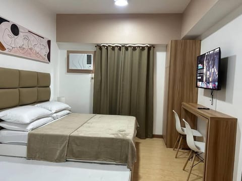 Bed, TV and multimedia, Bedroom