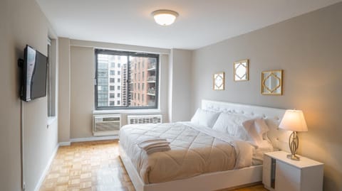 Gorgeous Getaway! 2 BR unit in Prime Location Condo in Upper West Side
