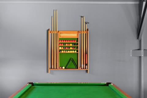 Billiard, Game Room