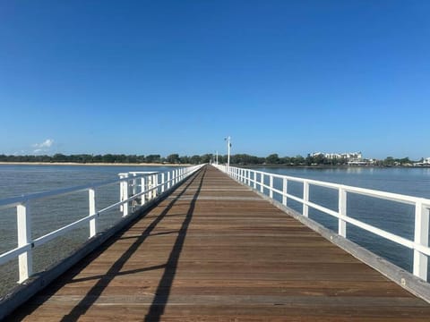 BeachBox - Stones Throw From The Beach House in Hervey Bay