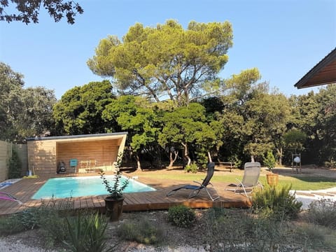 maison chaleureuse avec piscine House in Nimes