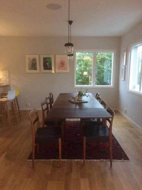 Spacious house close to nature and Stockholm City. Villa in Huddinge