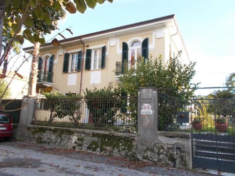 B&B ROSSANA Bed and Breakfast in Carrara