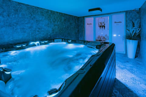 Hot Tub, Spa and wellness centre/facilities