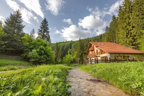 Property building, Day, Natural landscape, Mountain view