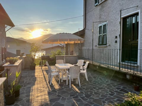 Natural landscape, Balcony/Terrace, Dining area, Mountain view