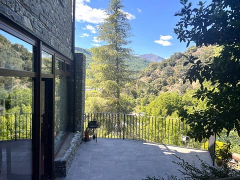 Spring, Day, Natural landscape, Garden, View (from property/room), Balcony/Terrace, Garden view, Mountain view