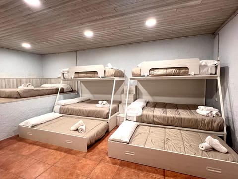 Bed, Photo of the whole room, Bedroom, bunk bed, towels