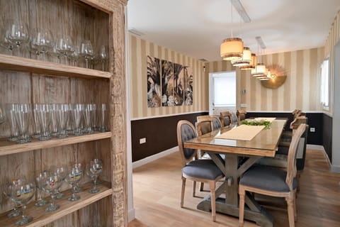 Living room, Decorative detail, Dining area