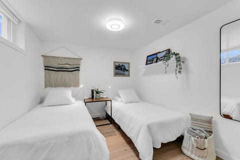 Bright 2-Bedroom Apartment Condo in Burlington