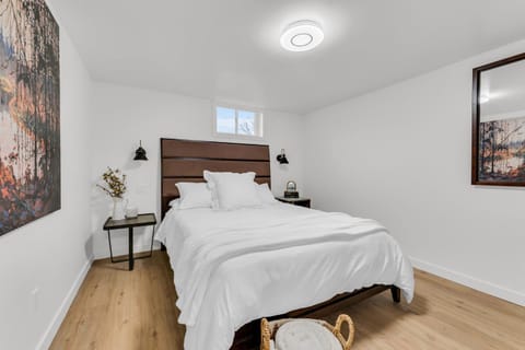 Bright 2-Bedroom Apartment Condo in Burlington