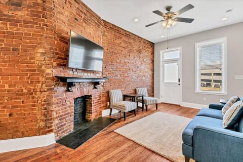 Two cozy side by side units in Tower Grove perfect for Groups STL bldg House in Saint Louis