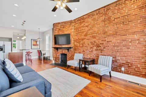 Two cozy side by side units in Tower Grove perfect for Groups STL bldg House in Saint Louis