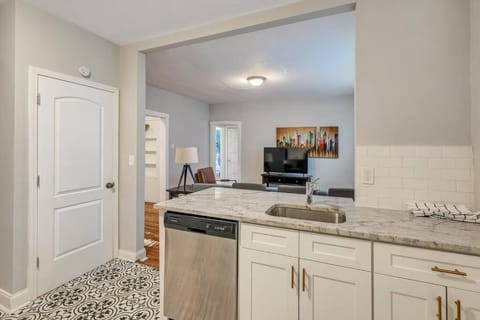Beautiful Tower Grove Unit Recently Renovated 1N Maison in Tower Grove South