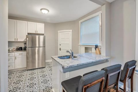 Beautiful Tower Grove Unit Recently Renovated 2S Haus in Tower Grove South