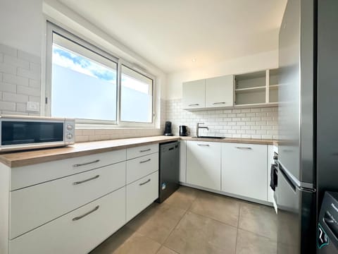 Kitchen or kitchenette, dishwasher, minibar, oven, pet friendly, stove, toaster