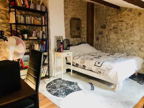 Beau studio indépendant pour 2 personnes dans village provençale House in Grignan