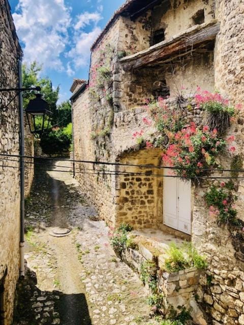 Beau studio indépendant pour 2 personnes dans village provençale House in Grignan