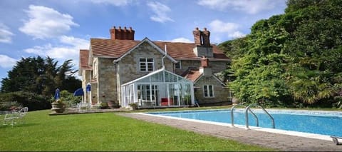 Property building, Spring, Day, Garden, Garden view, Pool view, Swimming pool, sunbed