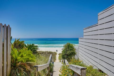 Chic PCB Getaway with Private Yard - Walk to Beach! House in Sunnyside