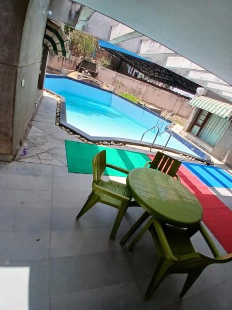 Pool property in Gurgaon Moradia in Gurugram