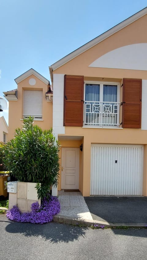 Property building, Street view