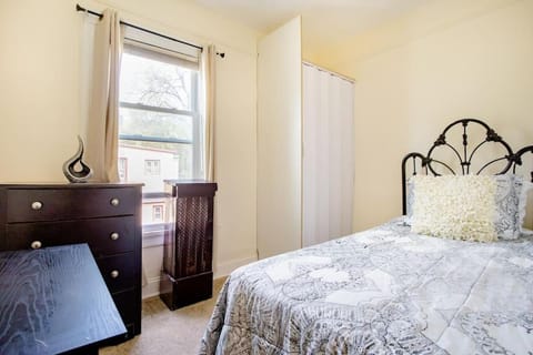 Lovely Cozy Private Room Bed and Breakfast in East Orange