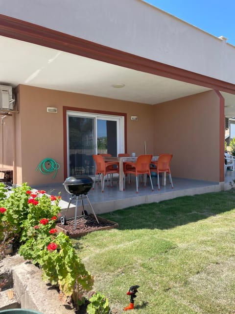 Patio, BBQ facilities, Garden